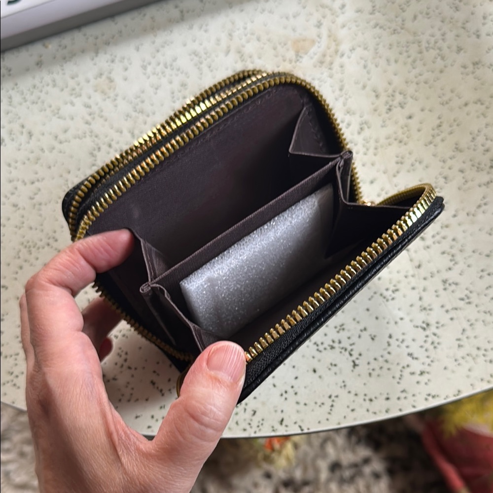 Black zippered organizer with Pompompurin Design - Picture 4 of 9